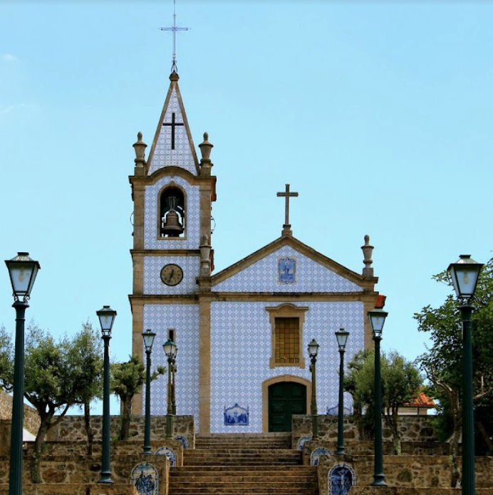 Igreja Paroquial de Lama